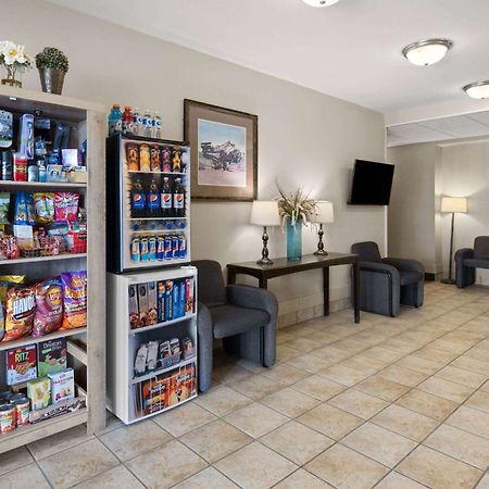 Travelodge By Wyndham Fort Mcmurray Zewnętrze zdjęcie